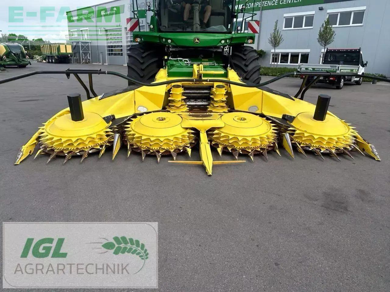 John Deere 8200 i - Ensileuse: photos 3 John Deere 8200 i - Ensileuse: photos 3