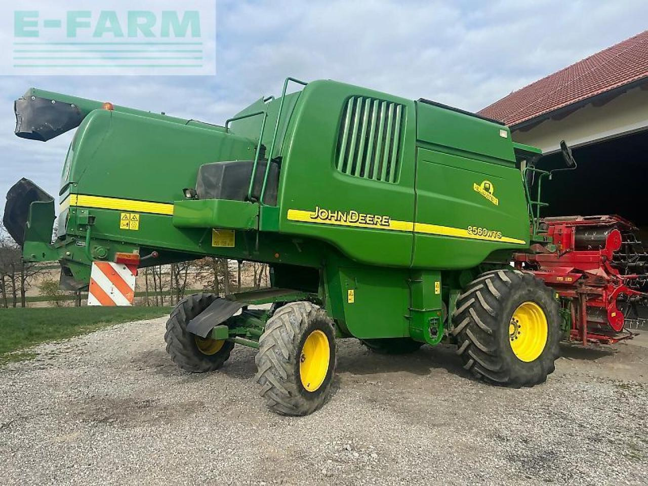 John Deere 9560 - Moissonneuse-batteuse: photos 2 John Deere 9560 - Moissonneuse-batteuse: photos 2