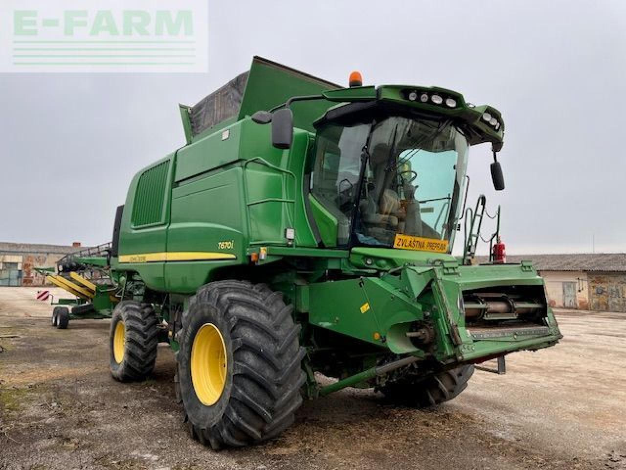 John Deere T670 - Moissonneuse-batteuse: photos 1 John Deere T670 - Moissonneuse-batteuse: photos 1