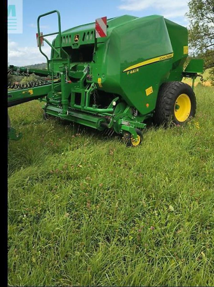 John Deere f 441 r - Presse à balles cubiques: photos 1 John Deere f 441 r - Presse à balles cubiques: photos 1