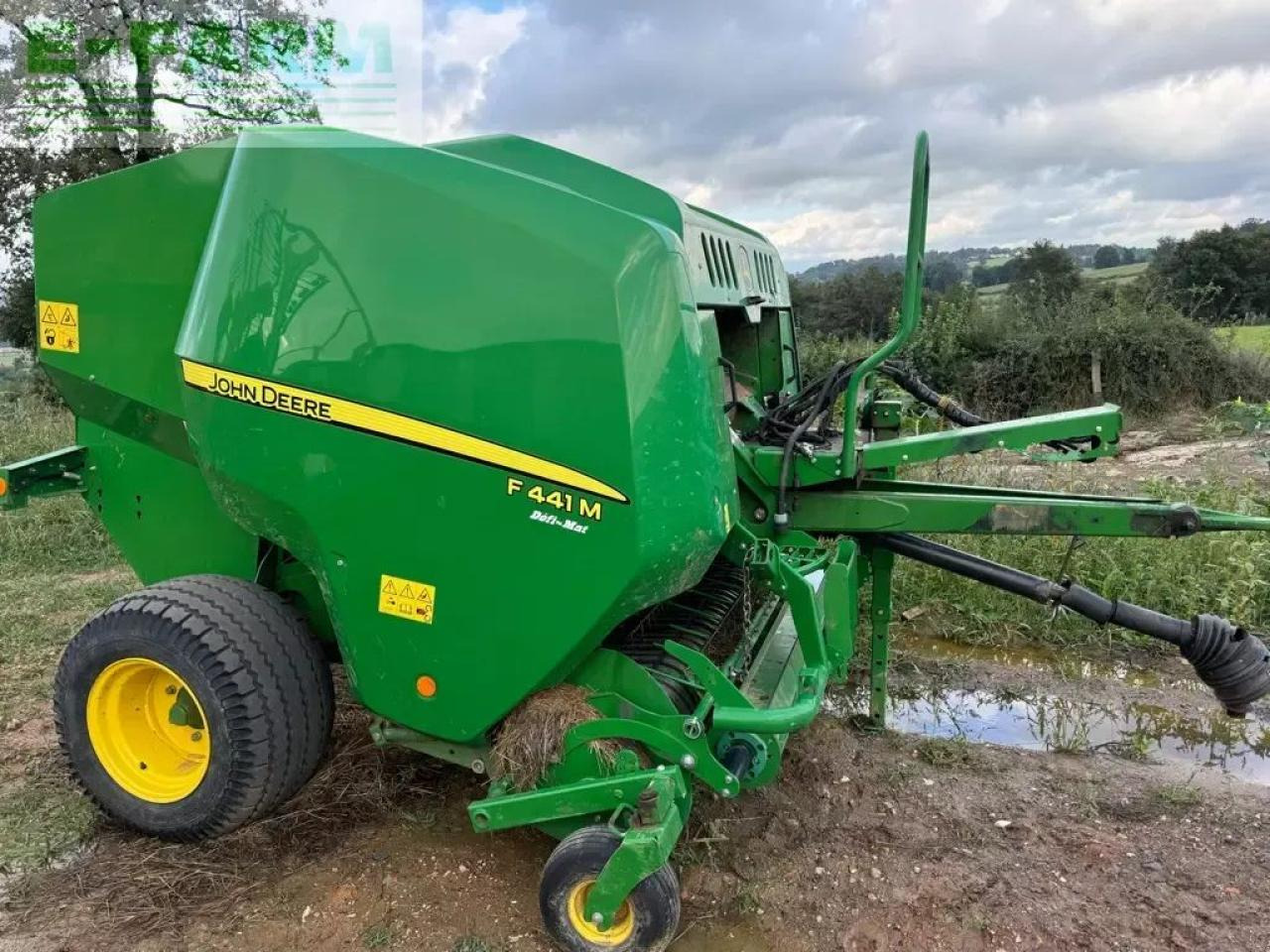 John Deere f441m - Presse à balles cubiques: photos 1 John Deere f441m - Presse à balles cubiques: photos 1