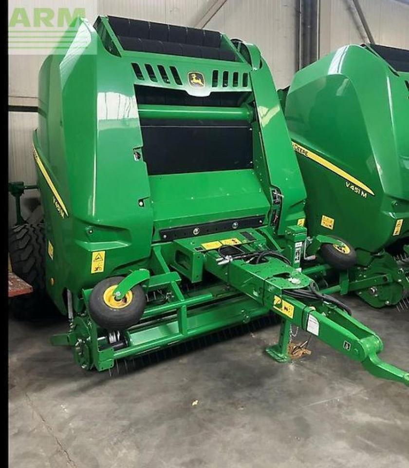 John Deere v451m - Presse à balles cubiques: photos 1 John Deere v451m - Presse à balles cubiques: photos 1