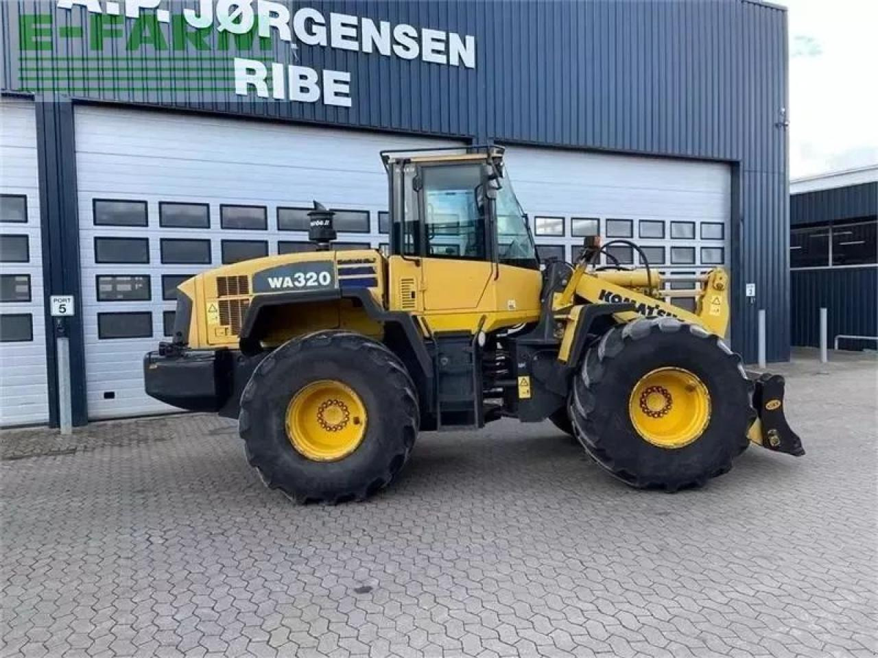 Komatsu wa320-5 - Mini pelle: photos 3 Komatsu wa320-5 - Mini pelle: photos 3