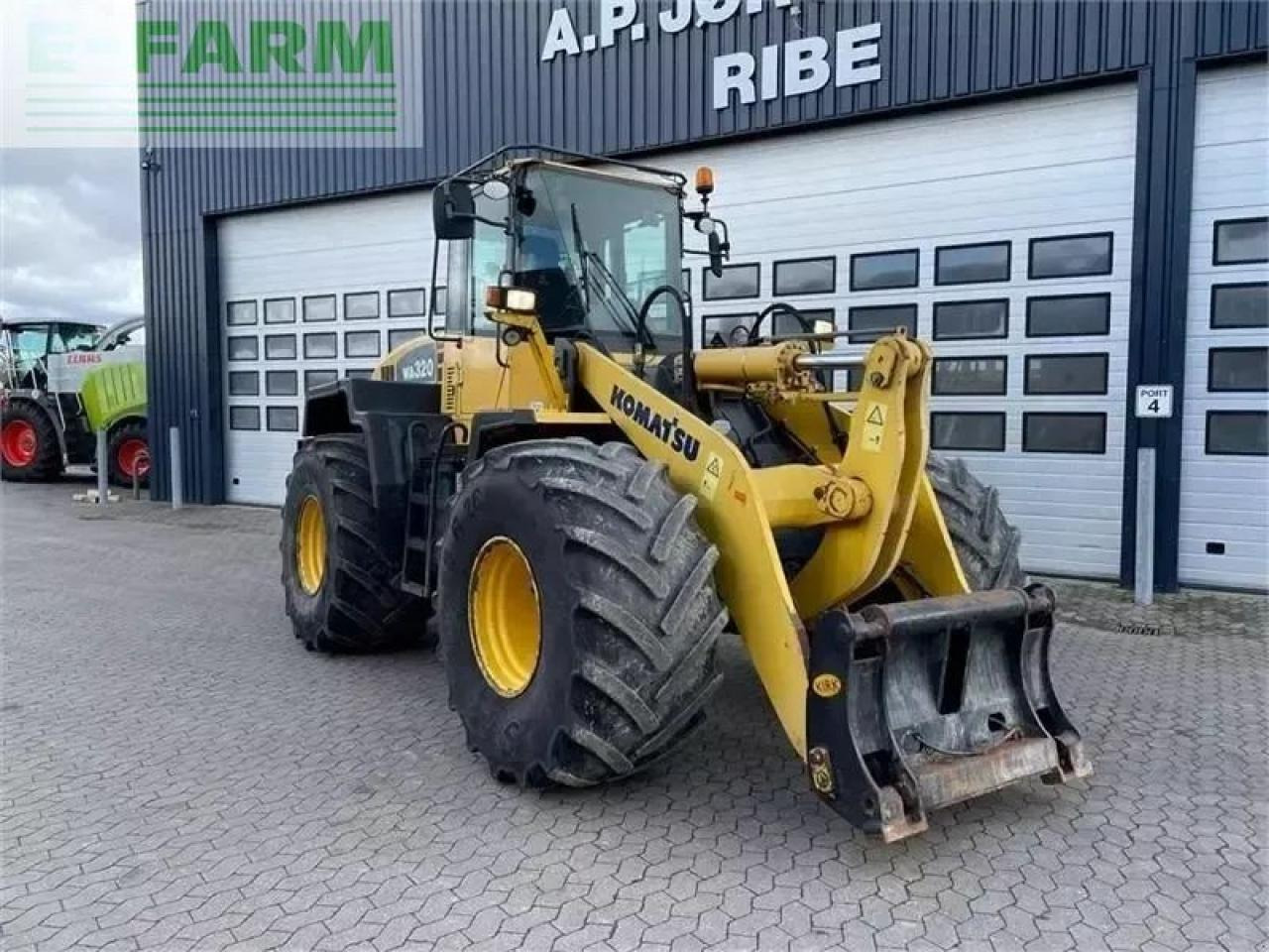 Komatsu wa320-5 - Mini pelle: photos 2 Komatsu wa320-5 - Mini pelle: photos 2