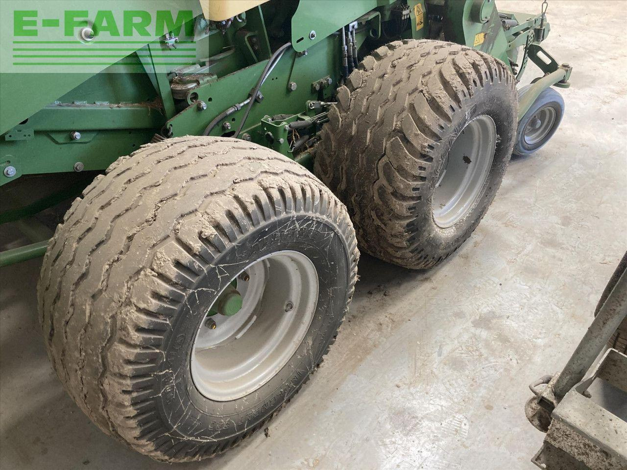 Krone V150 XC - Presse à balles cubiques: photos 3 Krone V150 XC - Presse à balles cubiques: photos 3