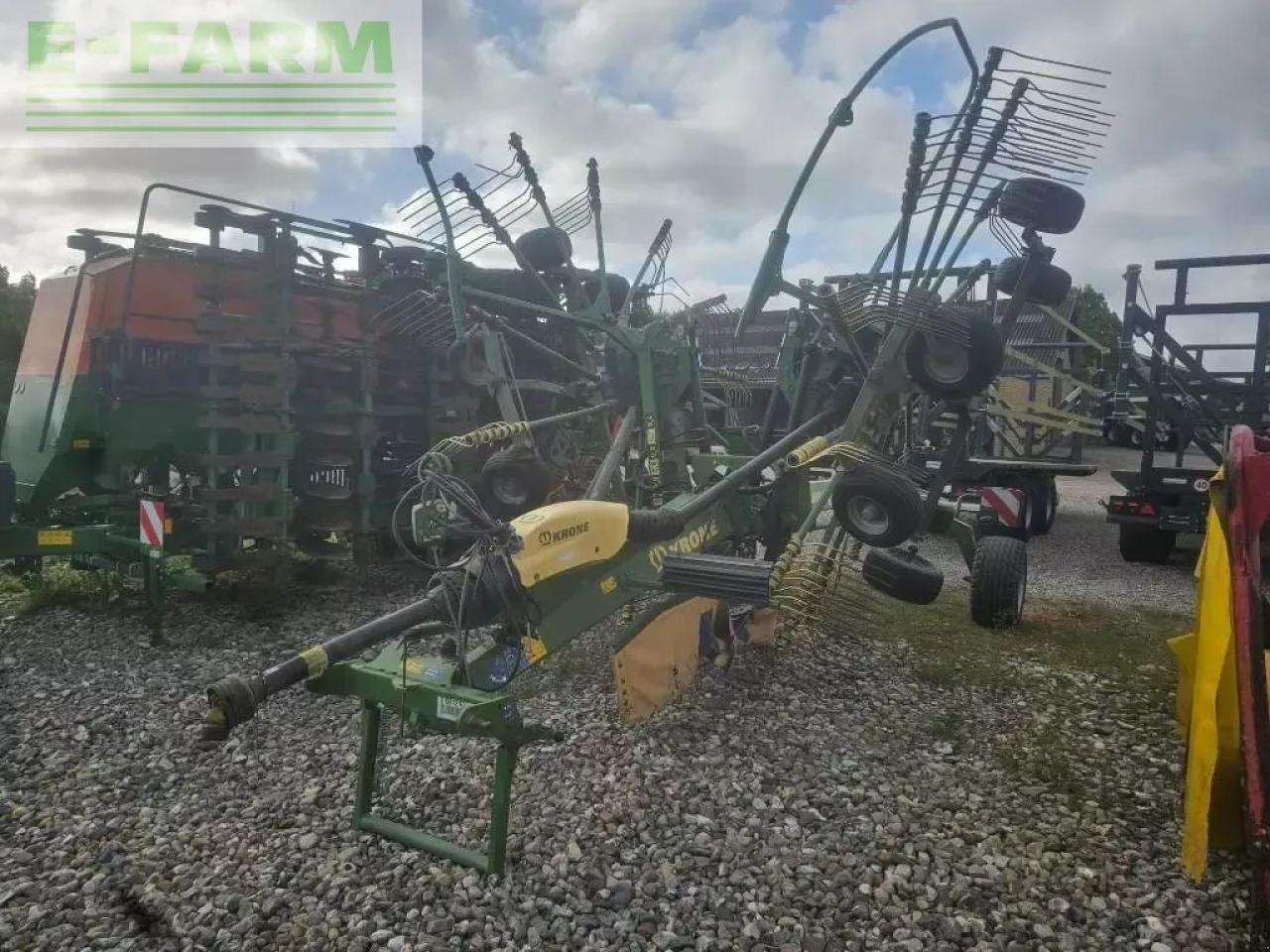 Krone swadro tc 880 plus - Faneuse: photos 1 Krone swadro tc 880 plus - Faneuse: photos 1