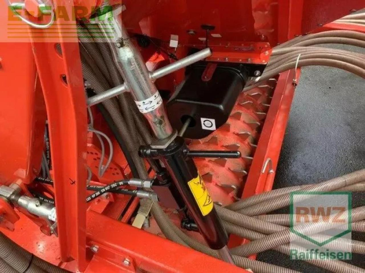 Kuhn combiliner venta lc302 (55+10,2 ha) - Semoir monograine: photos 5 Kuhn combiliner venta lc302 (55+10,2 ha) - Semoir monograine: photos 5