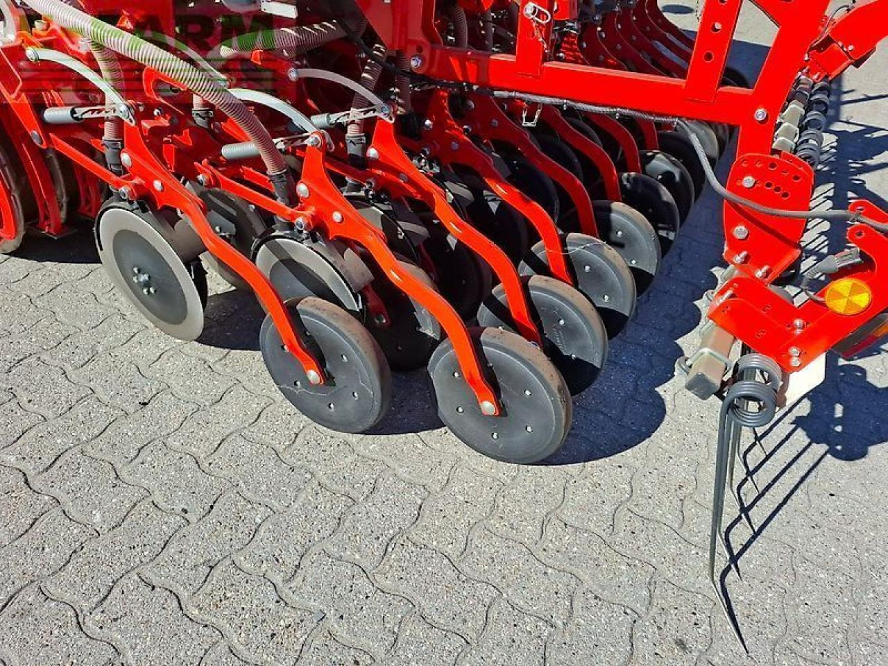 Kuhn drillkombination venta 3030 + kreiselegge hr 3030 - Semoir: photos 2 Kuhn drillkombination venta 3030 + kreiselegge hr 3030 - Semoir: photos 2