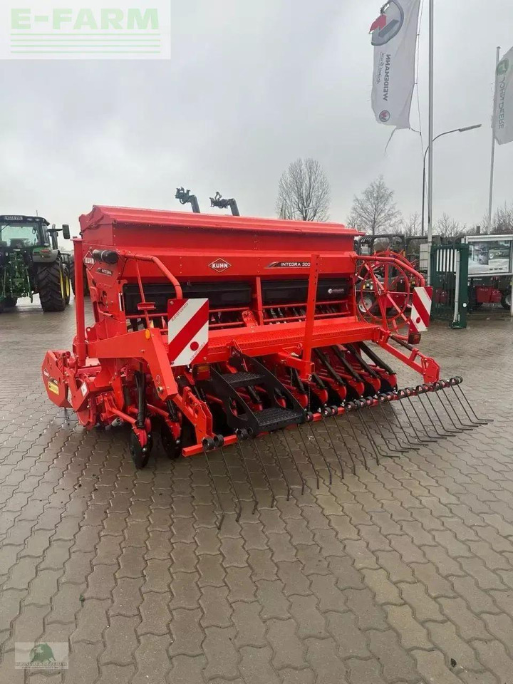 Kuhn integra 3003 24sd + hrb303d - Semoir: photos 4 Kuhn integra 3003 24sd + hrb303d - Semoir: photos 4