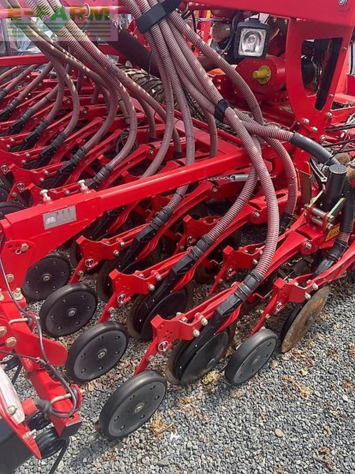 Kverneland e-drill maxi - Semoir: photos 4 Kverneland e-drill maxi - Semoir: photos 4