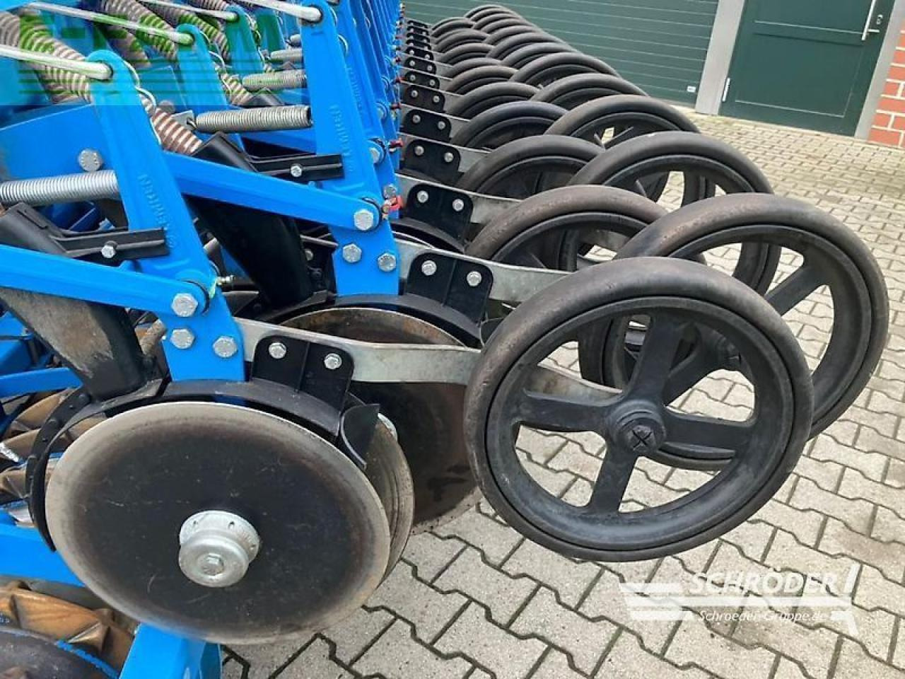 Lemken zirkon 10 + saphir 7 - Semoir: photos 3 Lemken zirkon 10 + saphir 7 - Semoir: photos 3