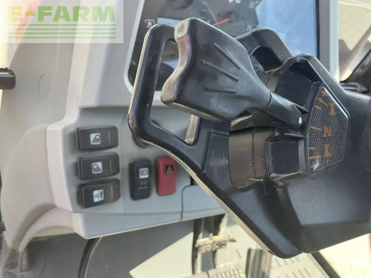 Massey Ferguson 5470dyna4 - Tracteur agricole: photos 5 Massey Ferguson 5470dyna4 - Tracteur agricole: photos 5