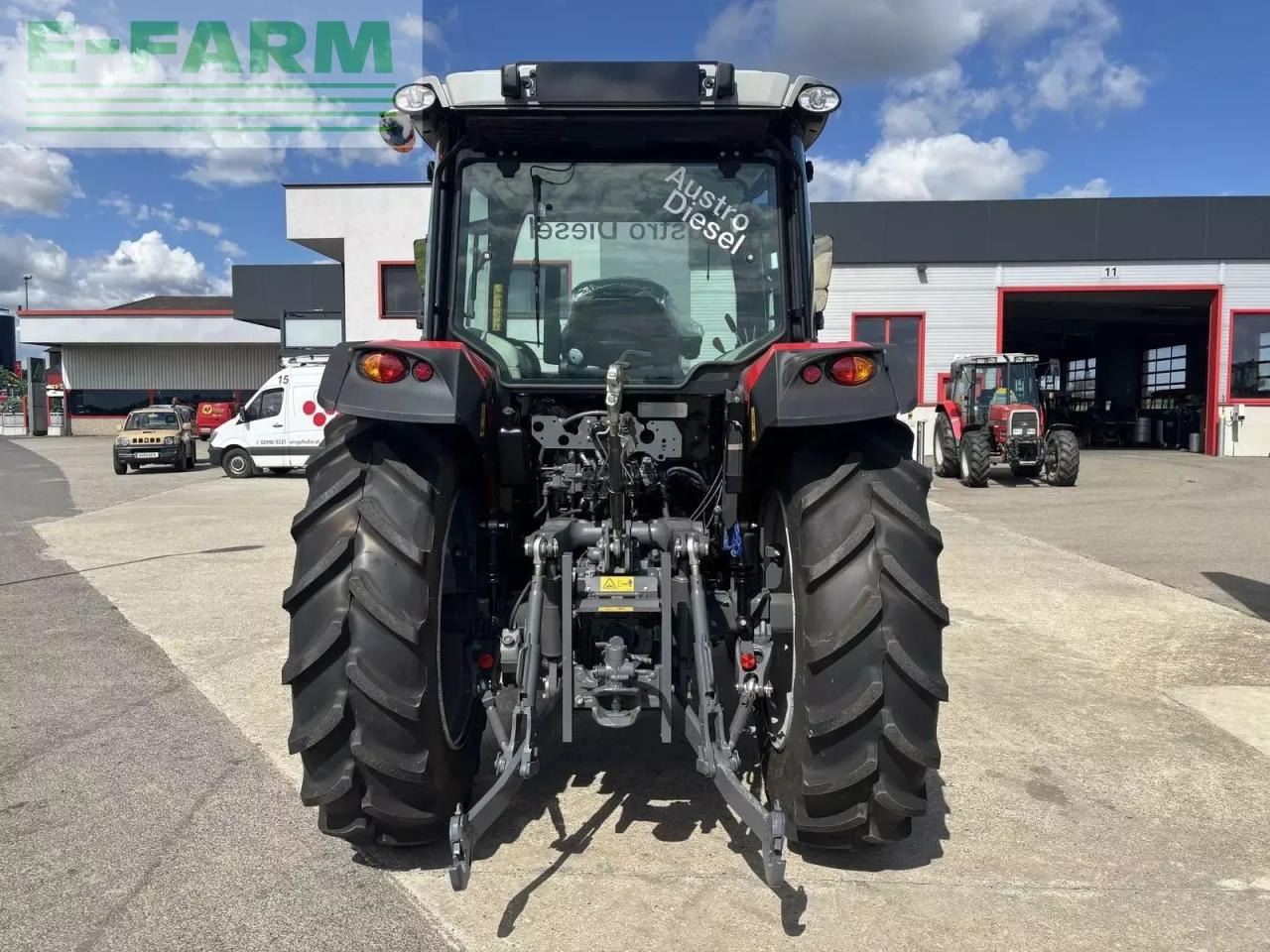 Tracteur agricole Massey Ferguson 5711 m dyna 4 comfort: photos 6
