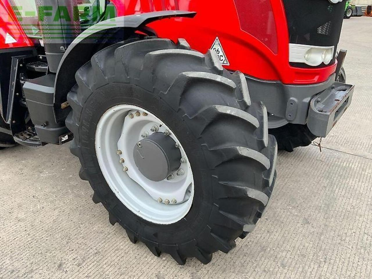 Tracteur agricole Massey Ferguson 6716s dyna 6 tractor (st24184): photos 10 Tracteur agricole Massey Ferguson 6716s dyna 6 tractor (st24184): photos 10