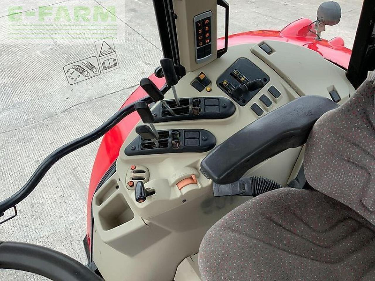 Tracteur agricole Massey Ferguson 6716s dyna 6 tractor (st24184): photos 13 Tracteur agricole Massey Ferguson 6716s dyna 6 tractor (st24184): photos 13