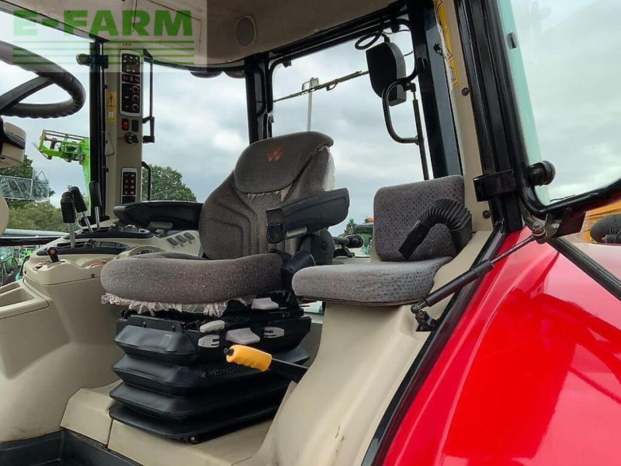 Tracteur agricole Massey Ferguson 6716s dyna 6 tractor (st24184): photos 16 Tracteur agricole Massey Ferguson 6716s dyna 6 tractor (st24184): photos 16