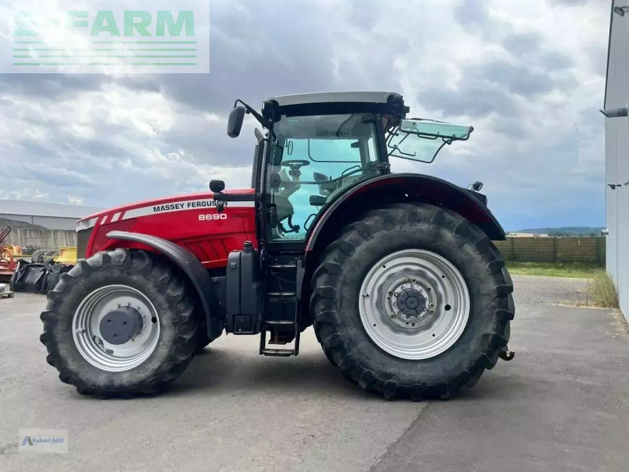 Massey Ferguson 8690 - Tracteur agricole: photos 5 Massey Ferguson 8690 - Tracteur agricole: photos 5