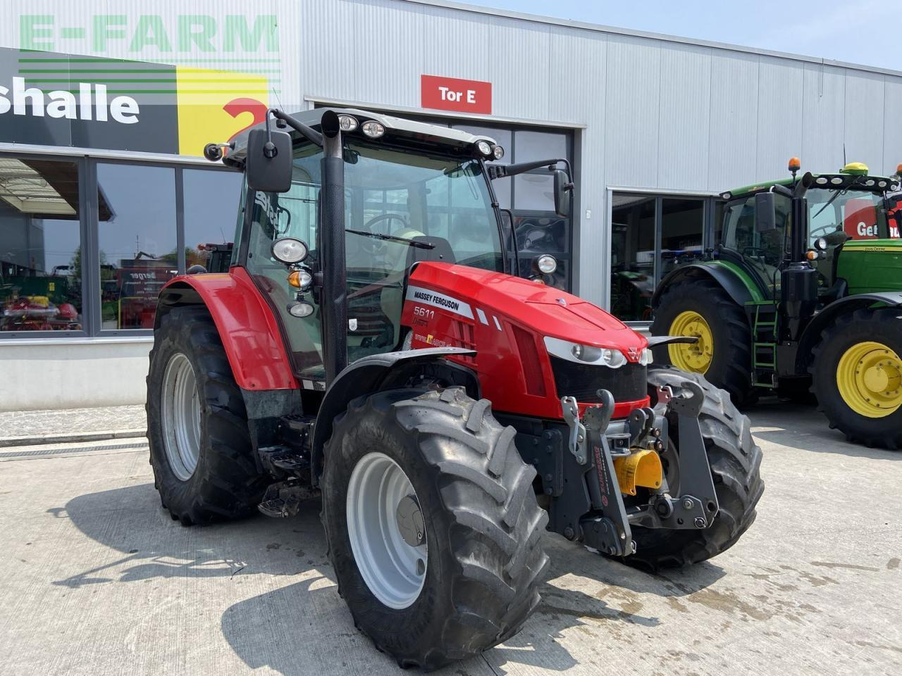 Massey Ferguson mf 5610 dyna-4 essential Essential - Tracteur agricole: photos 1 Massey Ferguson mf 5610 dyna-4 essential Essential - Tracteur agricole: photos 1