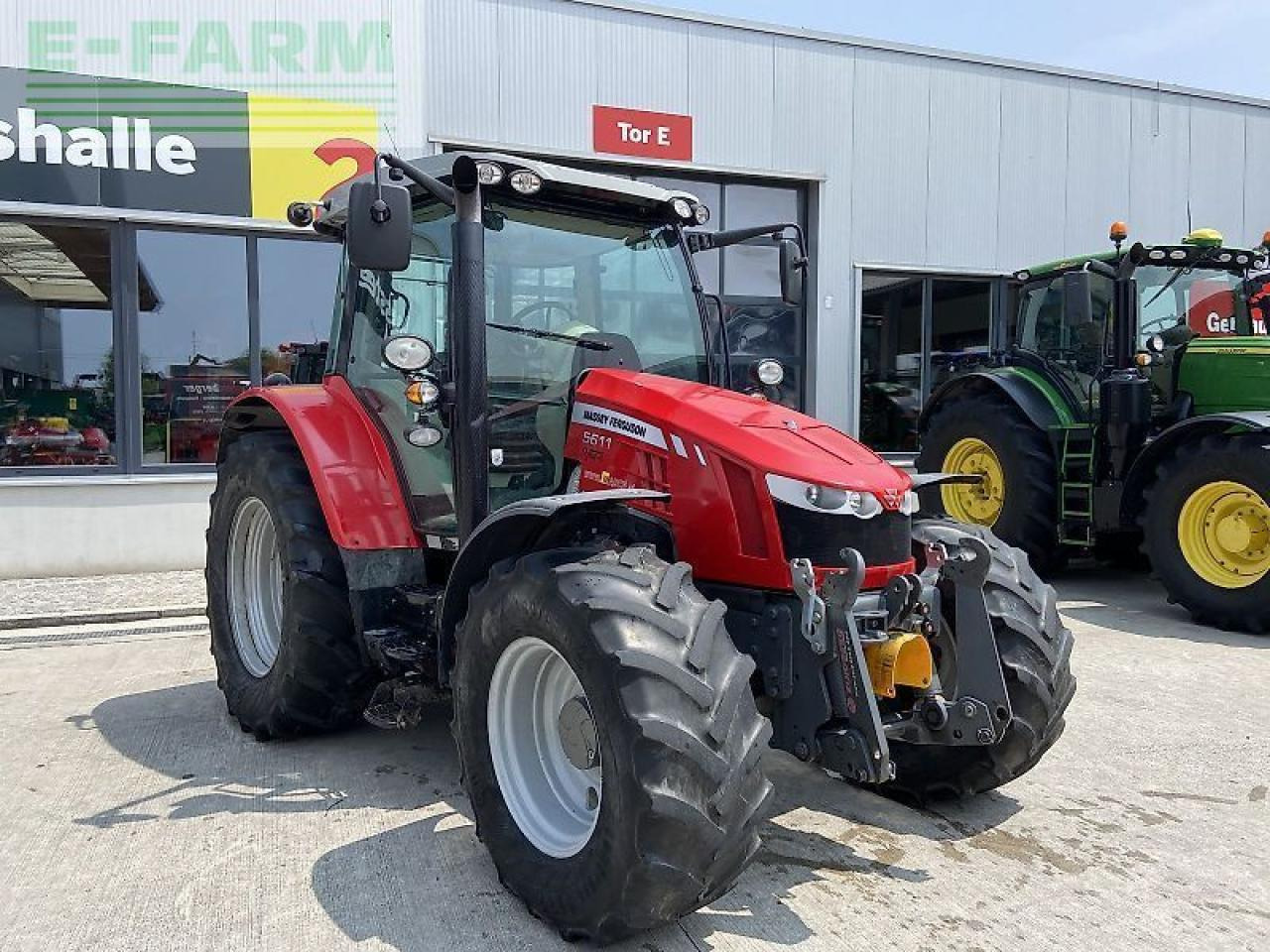 Massey Ferguson mf 5610 dyna-4 essential Essential - Tracteur agricole: photos 1 Massey Ferguson mf 5610 dyna-4 essential Essential - Tracteur agricole: photos 1