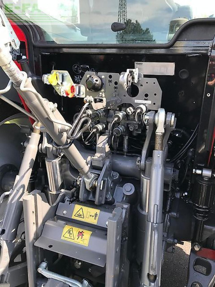 Massey Ferguson mf 5711 dyna-4 - Tracteur agricole: photos 4 Massey Ferguson mf 5711 dyna-4 - Tracteur agricole: photos 4