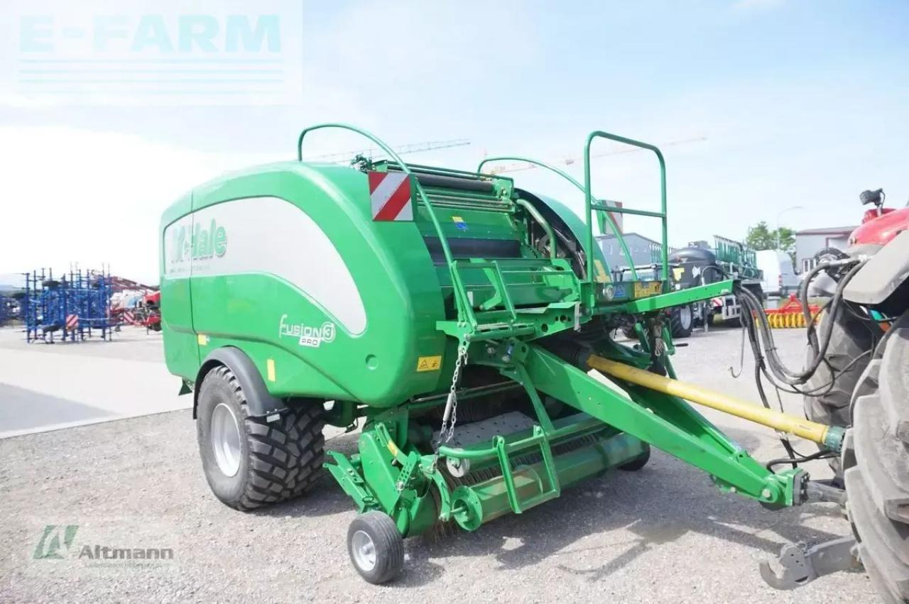 Mc Hale fusion 3 pro - Presse à balles cubiques: photos 4 Mc Hale fusion 3 pro - Presse à balles cubiques: photos 4