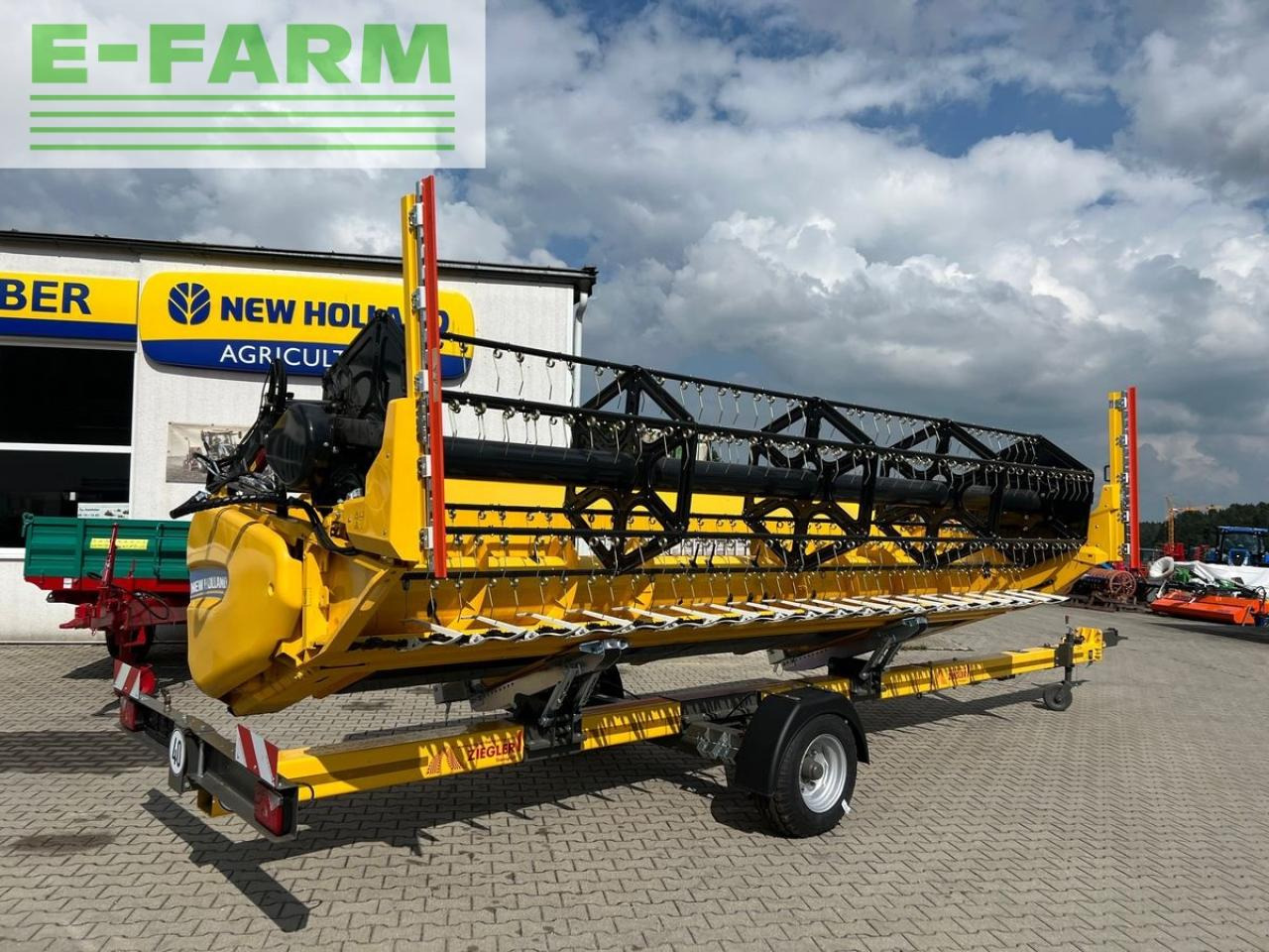 New Holland 760cg varifeed 6,10m, 20ft - Moissoneuse: photos 1 New Holland 760cg varifeed 6,10m, 20ft - Moissoneuse: photos 1