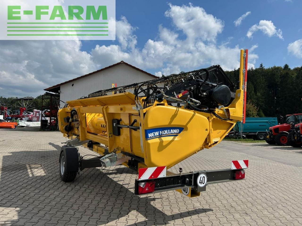 New Holland 760cg varifeed 6,10m, 20ft - Moissoneuse: photos 2 New Holland 760cg varifeed 6,10m, 20ft - Moissoneuse: photos 2