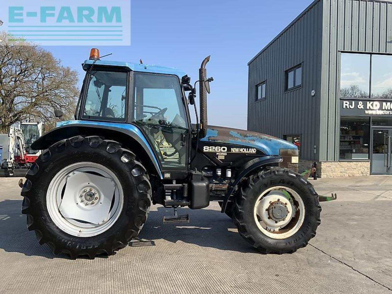 New Holland 8260 tractor (st22958) - Tracteur agricole: photos 1 New Holland 8260 tractor (st22958) - Tracteur agricole: photos 1