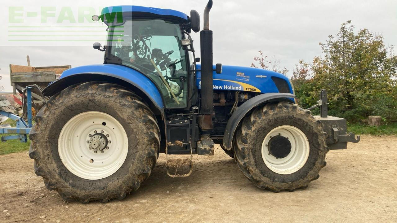 New Holland T7050 - Tracteur agricole: photos 5 New Holland T7050 - Tracteur agricole: photos 5