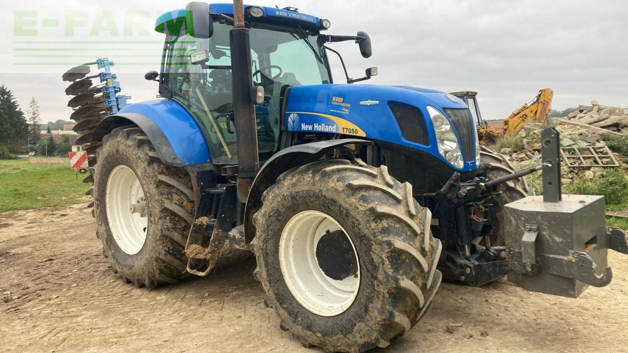 New Holland T7050 - Tracteur agricole: photos 4 New Holland T7050 - Tracteur agricole: photos 4