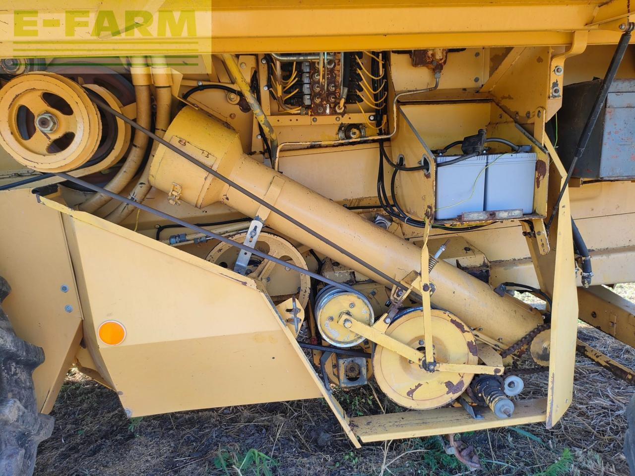 New Holland TX 66 - Moissonneuse-batteuse: photos 2 New Holland TX 66 - Moissonneuse-batteuse: photos 2