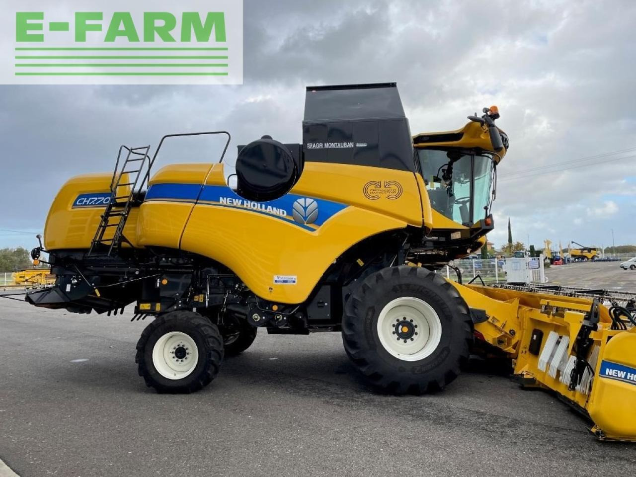 New Holland ch 7.70 laterale - Moissonneuse-batteuse: photos 5 New Holland ch 7.70 laterale - Moissonneuse-batteuse: photos 5