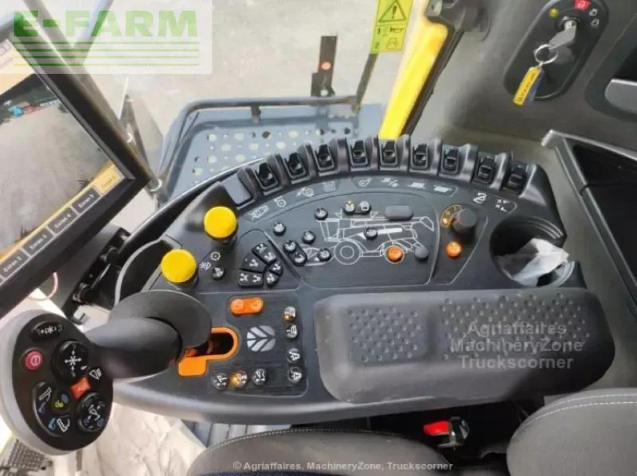 New Holland cr 9.80 - Moissonneuse-batteuse: photos 4 New Holland cr 9.80 - Moissonneuse-batteuse: photos 4