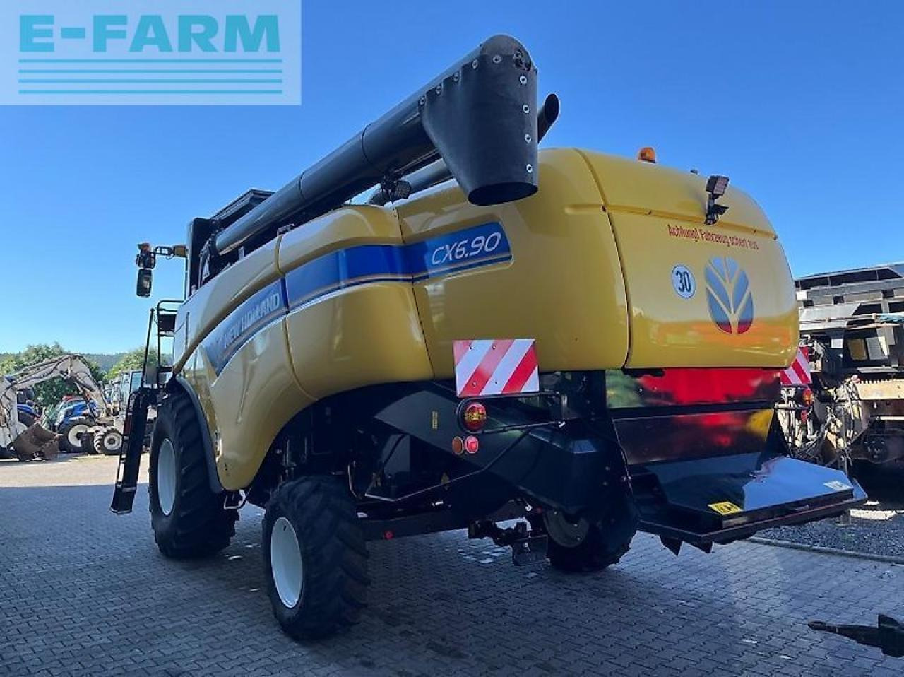 New Holland cx 6.90 - Moissonneuse-batteuse: photos 4 New Holland cx 6.90 - Moissonneuse-batteuse: photos 4