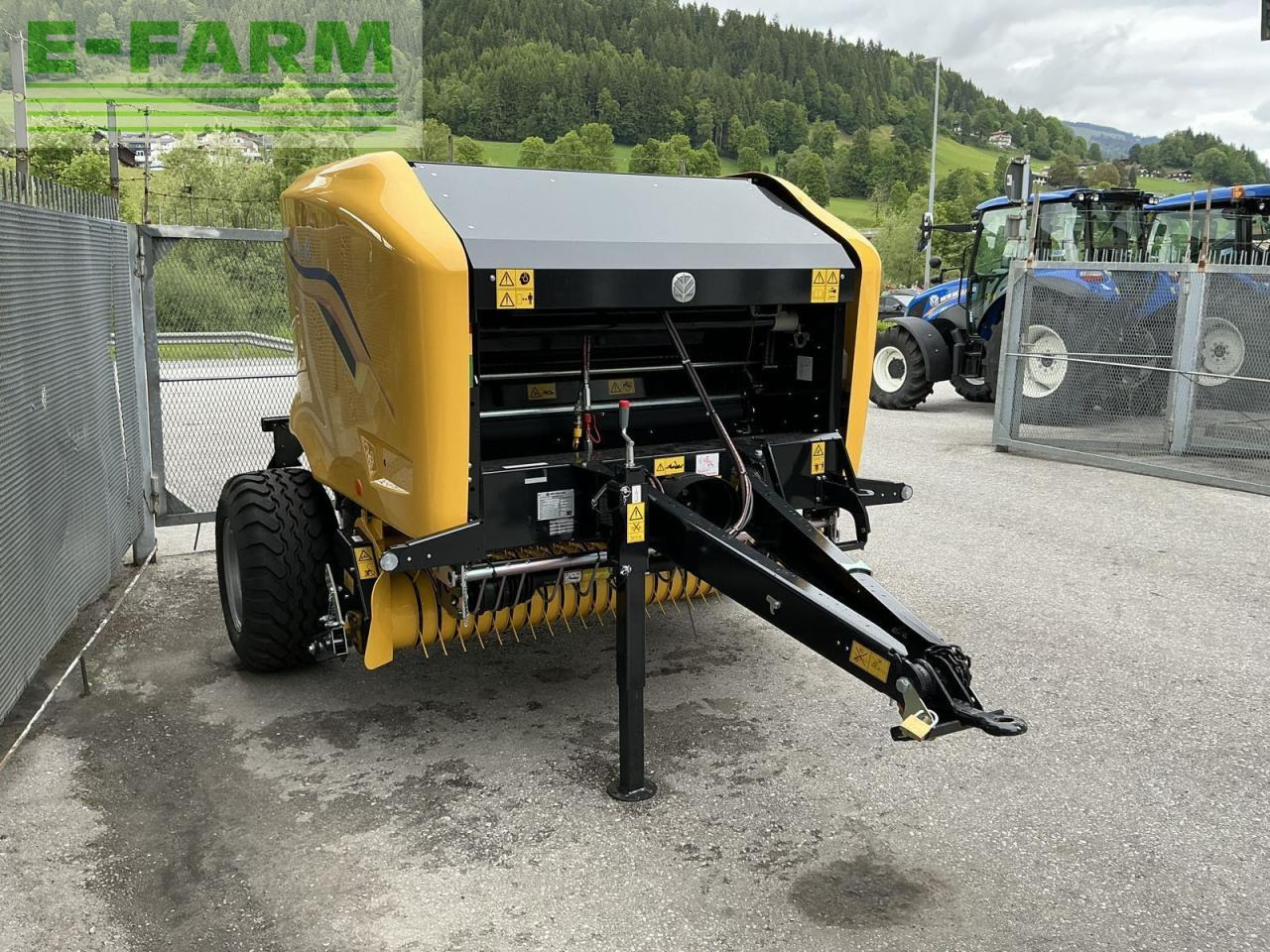 New Holland roll-bar 120 utility - Presse à balles cubiques: photos 2 New Holland roll-bar 120 utility - Presse à balles cubiques: photos 2