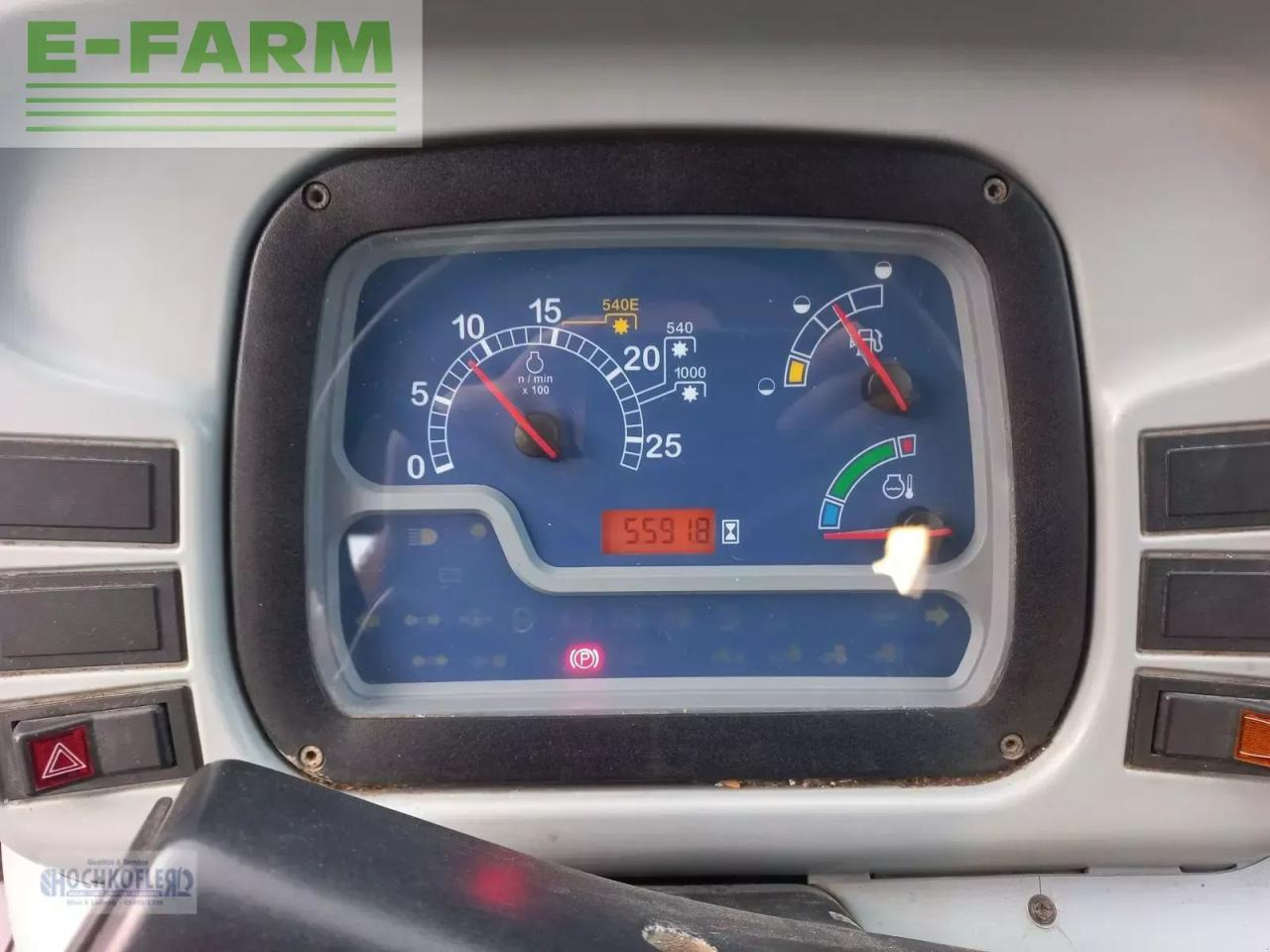 New Holland t4020 deluxe Deluxe - Tracteur agricole: photos 5 New Holland t4020 deluxe Deluxe - Tracteur agricole: photos 5