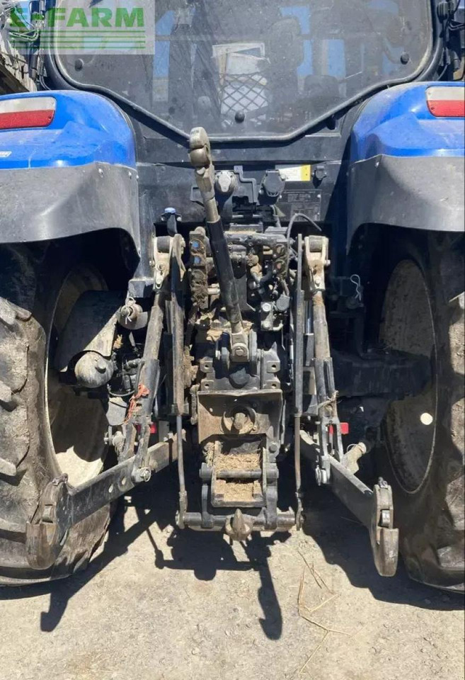 New Holland t6.125 electrocommand t4b - Tracteur agricole: photos 3 New Holland t6.125 electrocommand t4b - Tracteur agricole: photos 3