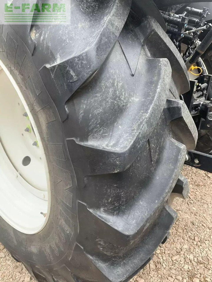 New Holland t6.165 autocommand t4b - Tracteur agricole: photos 3 New Holland t6.165 autocommand t4b - Tracteur agricole: photos 3