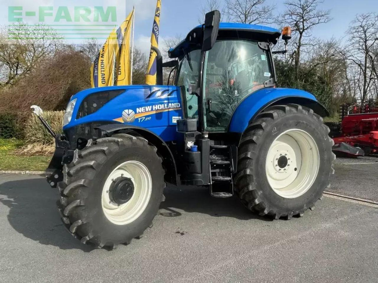 New Holland t7.210 classic - Tracteur agricole: photos 1 New Holland t7.210 classic - Tracteur agricole: photos 1