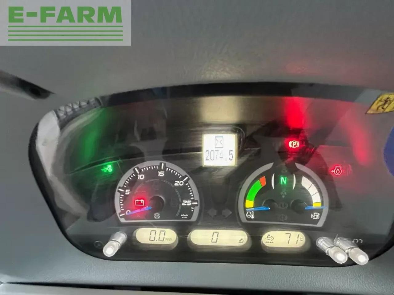 New Holland t7.210 classic - Tracteur agricole: photos 3 New Holland t7.210 classic - Tracteur agricole: photos 3