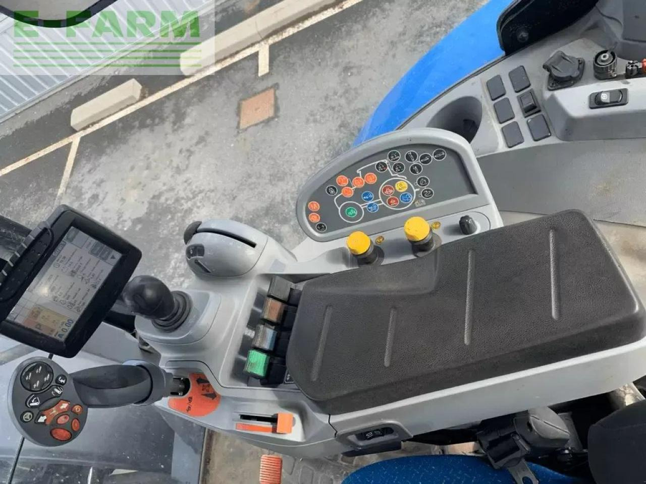 New Holland t7.235 auto command - Tracteur agricole: photos 5 New Holland t7.235 auto command - Tracteur agricole: photos 5
