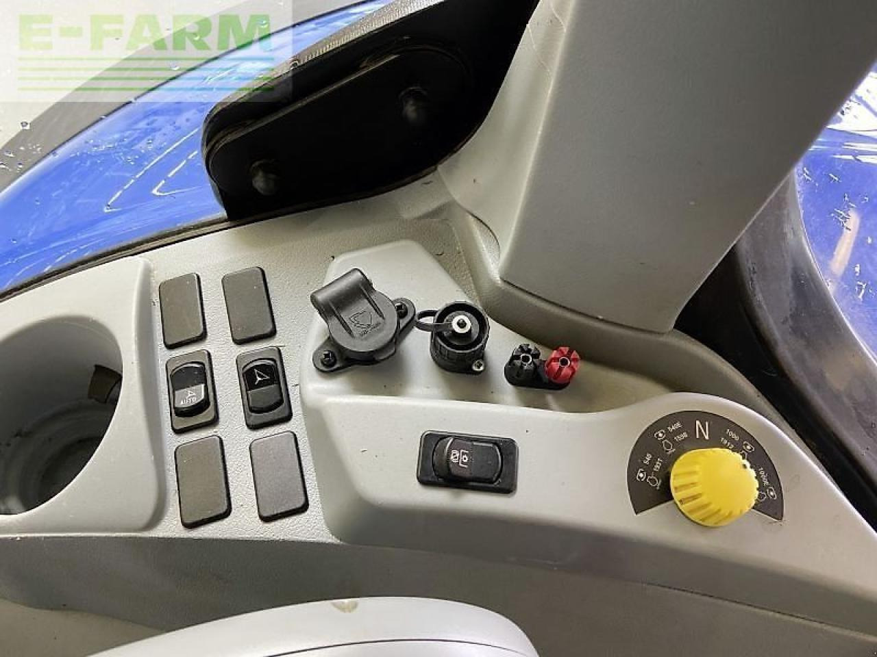 Tracteur agricole New Holland t7.275: photos 19