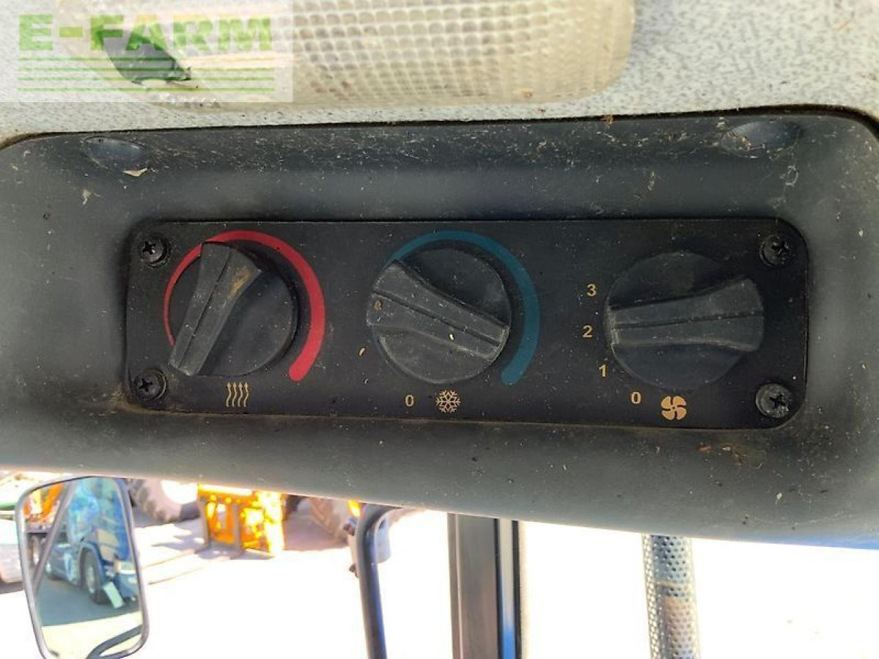 Tracteur agricole New Holland td80d tractor (st23818) D: photos 22 Tracteur agricole New Holland td80d tractor (st23818) D: photos 22