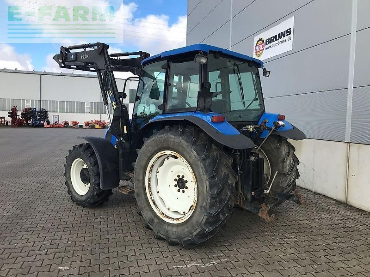 New Holland tl 90 a dt A - Tracteur agricole: photos 4 New Holland tl 90 a dt A - Tracteur agricole: photos 4