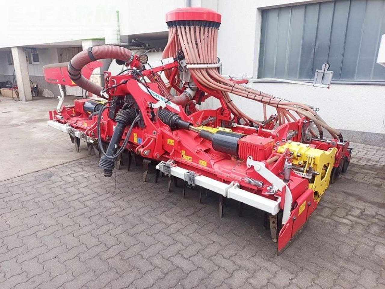 Pöttinger 4 m säkombination pneumatisch klappbar - Combiné de semis: photos 1 Pöttinger 4 m säkombination pneumatisch klappbar - Combiné de semis: photos 1