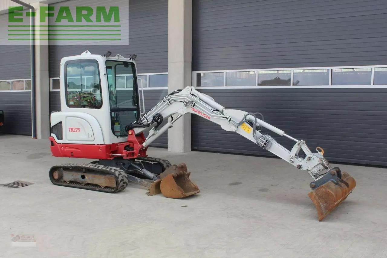 Takeuchi tb 225 - minibagger - powertilt - 2022 - Mini pelle: photos 1 Takeuchi tb 225 - minibagger - powertilt - 2022 - Mini pelle: photos 1