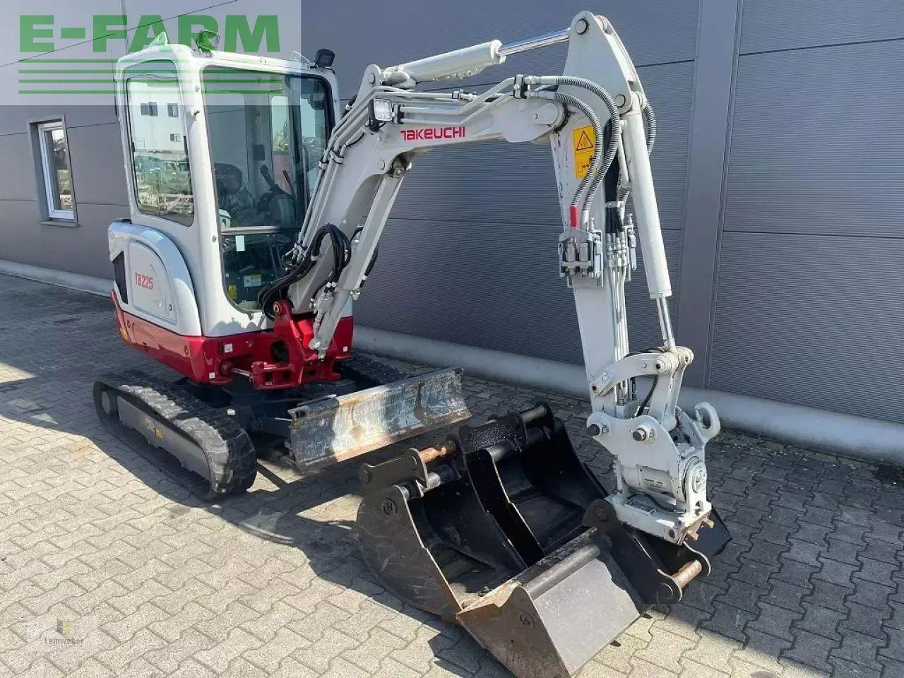 Takeuchi tb 225 v4 - Mini pelle: photos 1 Takeuchi tb 225 v4 - Mini pelle: photos 1