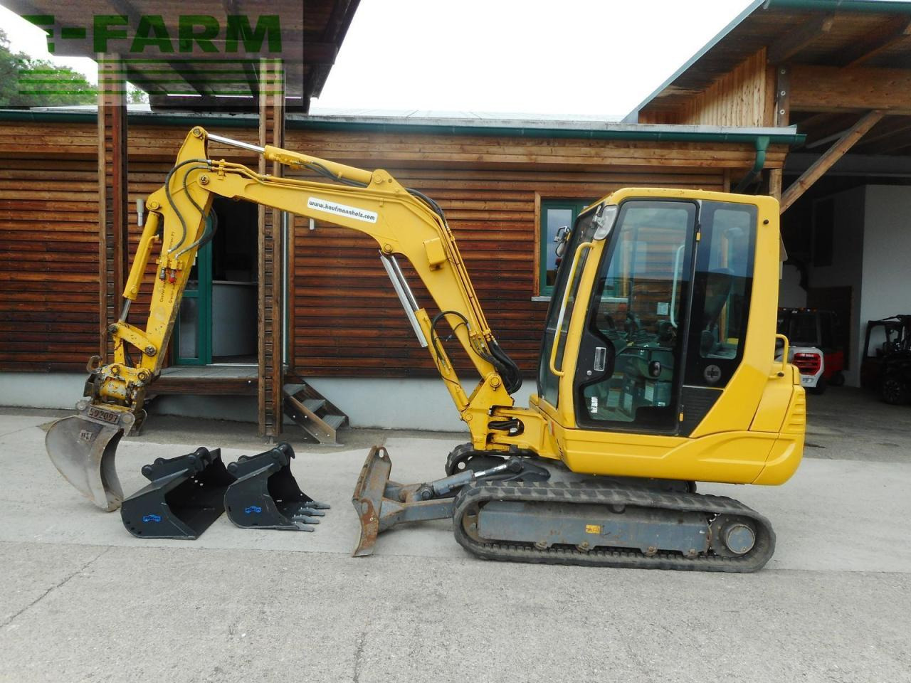 Takeuchi tb 235 ( 3.605kg ) powertilt + hydr. sw - Mini pelle: photos 1 Takeuchi tb 235 ( 3.605kg ) powertilt + hydr. sw - Mini pelle: photos 1