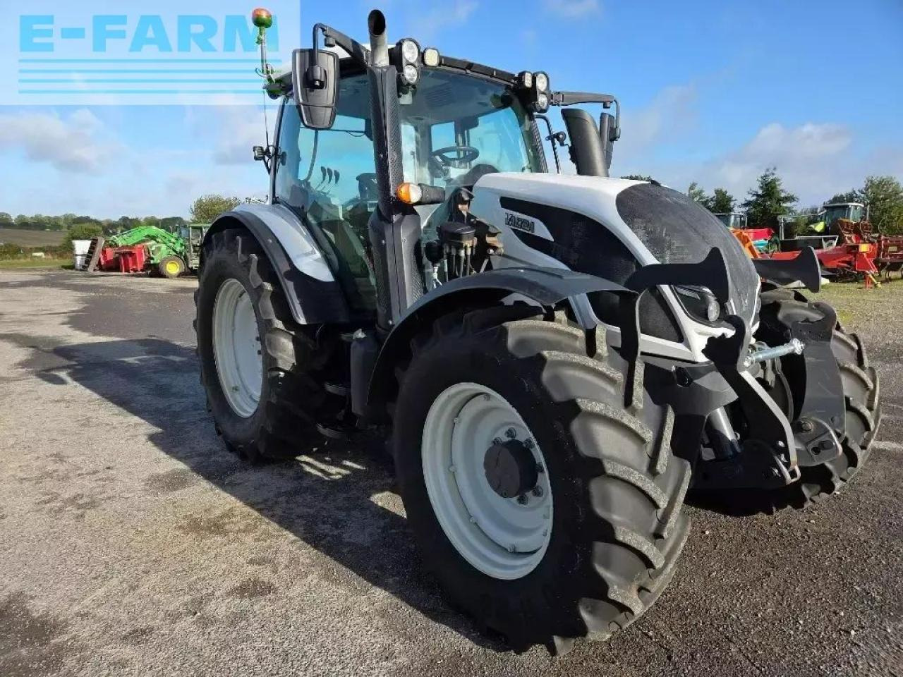 Valtra n124 hitech h5 HiTech - Tracteur agricole: photos 2 Valtra n124 hitech h5 HiTech - Tracteur agricole: photos 2