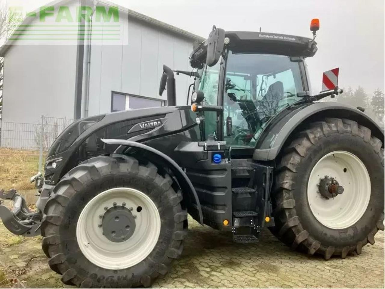 Valtra s324 smarttouch mr19 - Tracteur agricole: photos 2 Valtra s324 smarttouch mr19 - Tracteur agricole: photos 2